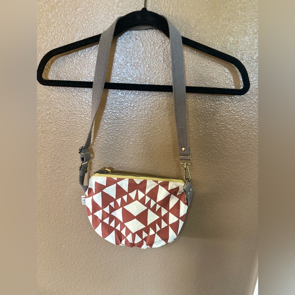 Rachel Elise Geometric Patterned Crossbody Bag Date Purse - Bow Tie Terra Cotta - Picture 9 of 15